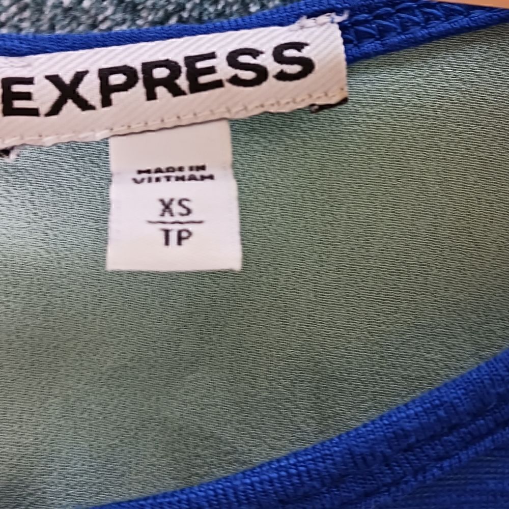 Express Scoopneck Split Back Colorblocked Short Sleeved Top - Picture 8 of 10